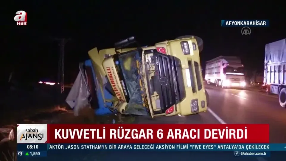 Rüzgar araçları devirdi! 6 kişi yaralandı