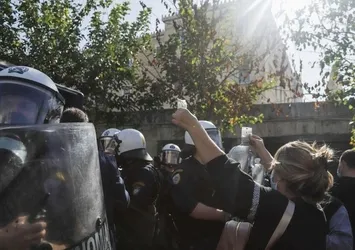 Yunanistan'da çiftçiler sokaklara döküldü