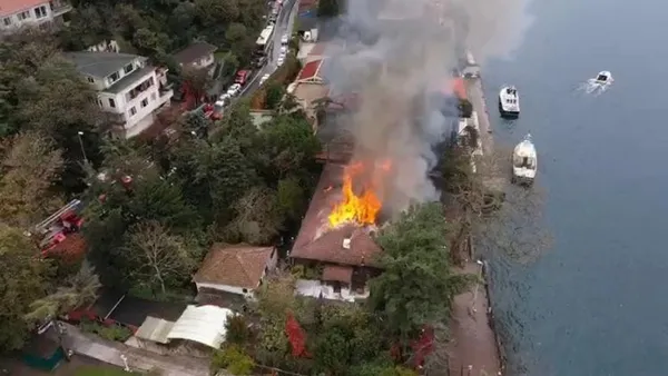 Son dakika: İstanbul'daki tarihi Vaniköy Camii'nde yangın! Ekipler sevk edildi - 3