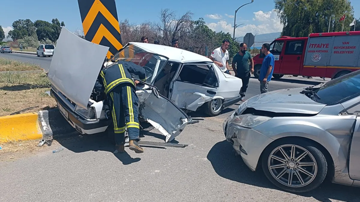 Van'da trafik kazası! Birçok kişi yaralandı
