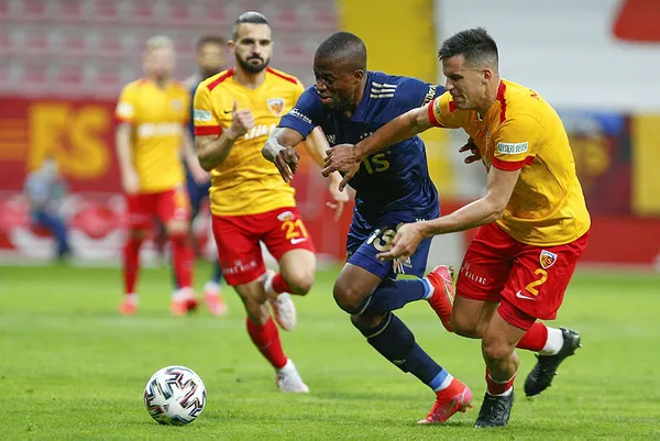 Fenerbahçe taraftarından yönetime tepki! Topunuz gidin