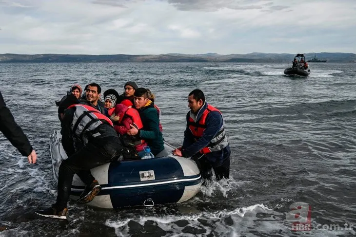 Kapılar açıldı! Göçmenleri taşıyan ilk bot Yunanistan’a ulaştı!