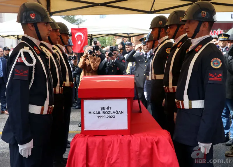 Teröristlerin aracını gasp edip, katlettiği veteriner hekim Mikail Bozlağan'a acı veda! Şehit babaya son bakış 7