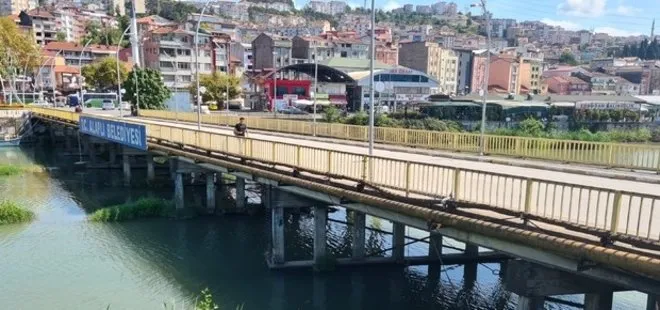 Zonguldak’ta köprünün üstünden geçen doğal gaz borusu vatandaşları tedirgin etti