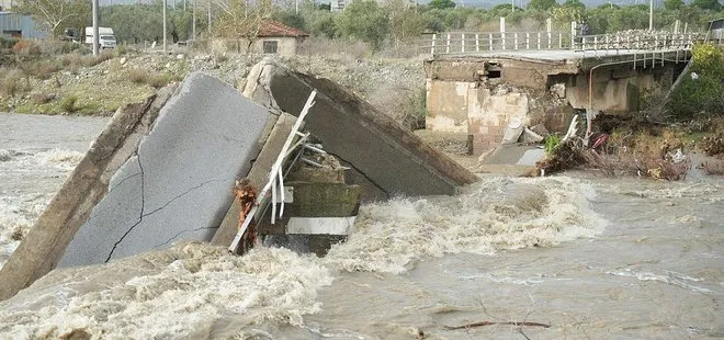 Fırtına Balıkesir’i de vurdu! O bölgede köprü çöktü