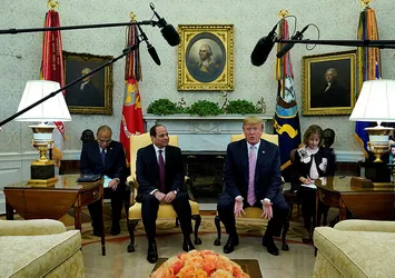 Trump darbeci Sisi'yi övdü