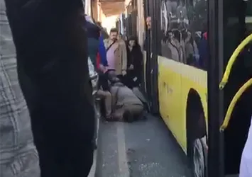 Metrobüs yayaya çarptı: 1 yaralı