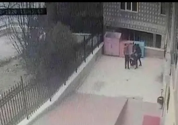 İğne canını yaktı diye sağlık çalışanını darp ettiler!