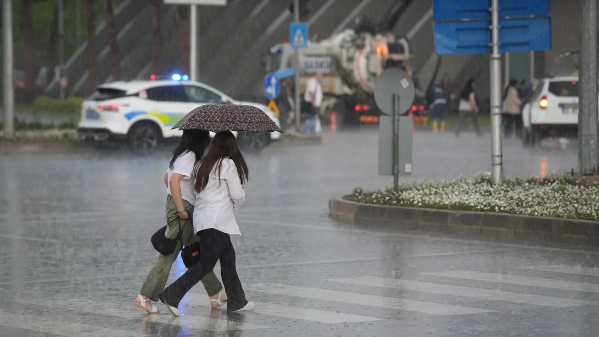 Hafta sonu plan yapanlar dikkat! Meteoroloji'den 23 il için sarı kodlu alarm