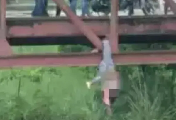 1627374479137.jpeg Kot pantolon giydiği için ailesi tarafından dövülmüştü! Köprüde asılı halde bulundu - 2
