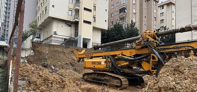 Kadıköy'de sağanak sonrası istinat duvarı çöktü