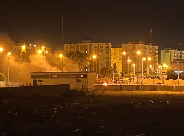 Libya halkı Bingazi’de sokağa dökülerek Hafter’i protesto etti