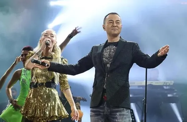 serdar-ortac-eski-esi-chloe-loughnani-hedef-aldi-annemi-dinlemedim-1684736573661.jpeg Serdar Ortaç eski eşi Chloe Loughnan’ı hedef aldı: Annemi dinlemedim - 2