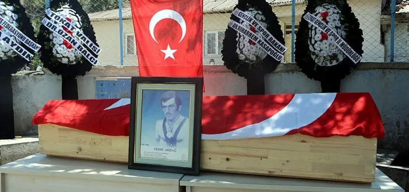 eski milli guresci vehbi akdag topraga