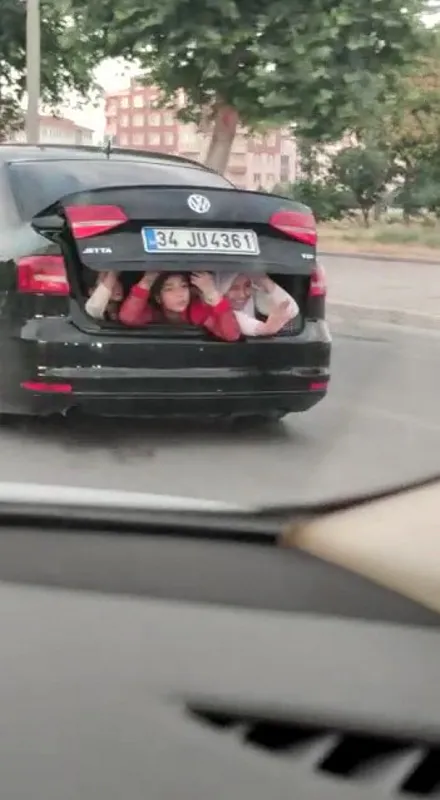 1627047598669.jpg Konya'da tehlikeli yolculuk! Yürekleri ağza getirdi - 3
