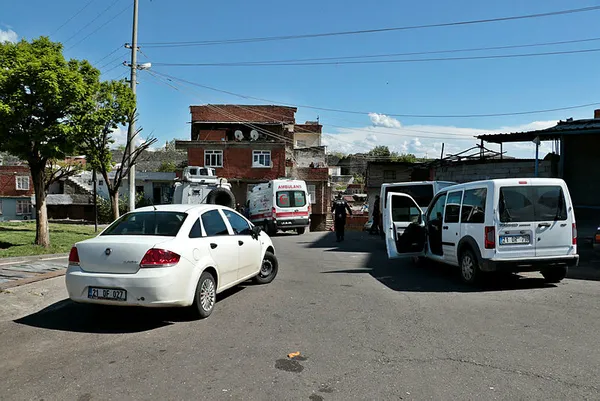 Son dakika: Diyarbakır'da aileler arasında silahlı kavga! Ölü ve yaralılar var - 1