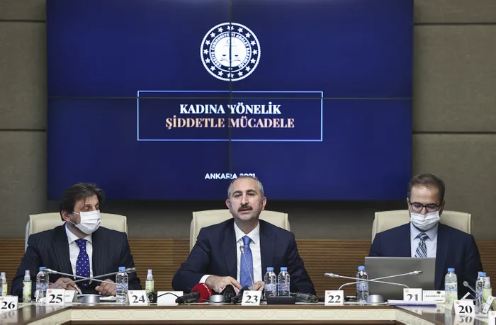 Son dakika: Adalet Bakanı Abdulhamit Gül’den kadına şiddete karşı net tavır: Gerekirse Anayasa’yı bile değiştiririz