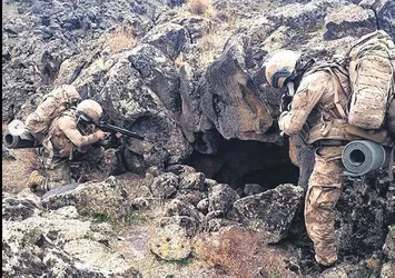 Teröristler arkalarına bakmadan kaçtı!