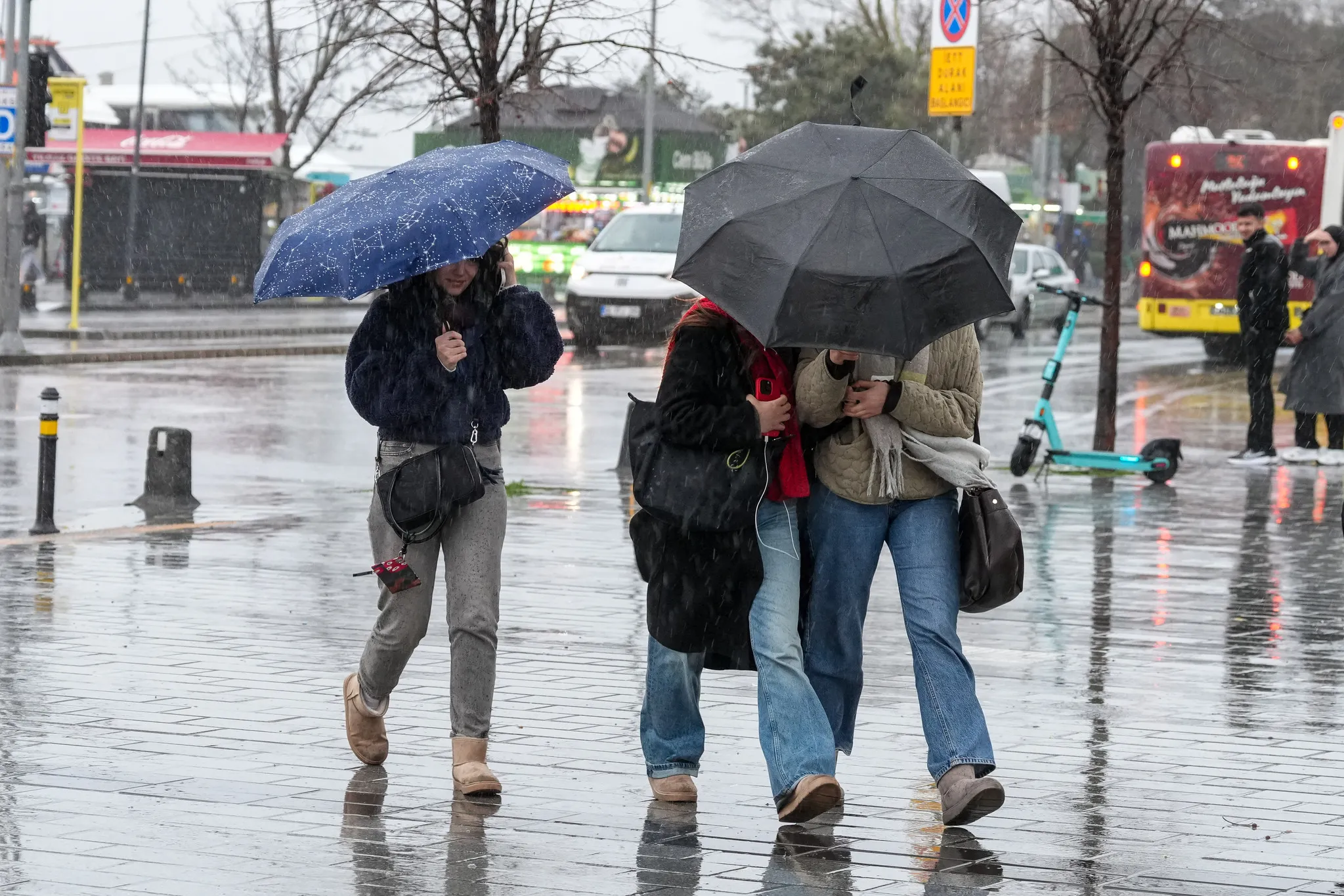Rusya üzerinden geliyor: Soğuk iliklerimize kadar işleyecek! Kuvvetli yağış ve kar uyarısı
