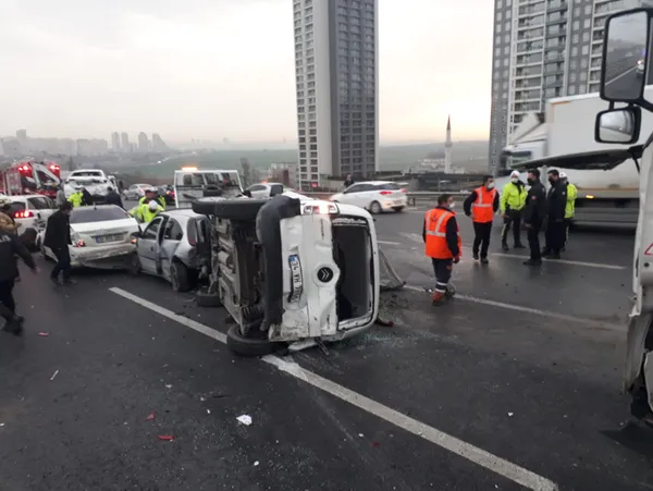 Son dakika: TEM’de feci kaza: 12 araç birbirine girdi!