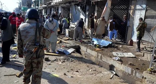 pakistanda-siyasi-parti-kongresini-hedef-alan-bombali-saldirida-40-kisi-oldu-1690737962232.jpg Pakistan'da siyasi parti kongresini hedef alan bombalı saldırı! 40 ölü 200'den fazla yaralı... - 4