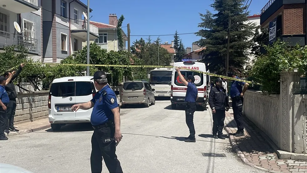 Konya’da tartıştığı anne ve babasını bıçaklayarak öldürdü! Şüpheli oğul polis tarafından yakalandı - 3