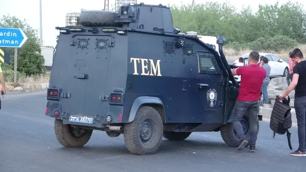 Diyarbakır'da bomba alarmı! Plakasız araç "dur" ihtarına uymadı - 4