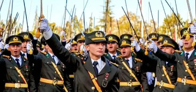 Kılıçlı korsan yemin töreni için teğmenlerin savunması istendi