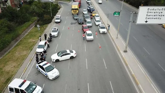 İstanbul’da ceza yazan polisin plakasını alan kadının basın kartı sahte çıktı - 4