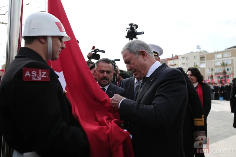 Çanakkale Zaferi'nin 108. yıl dönümü! "Çanakkale geçilmez" yazılı altın madalya Türk bayrağına takıldı 2