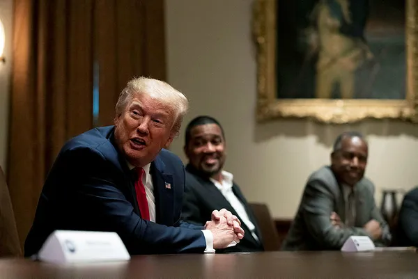 son-dakika-trump-bidenin-yemin-toreni-icin-acil-durum-ilan-etti-1610415444991.jpg Son dakika: Trump, Biden'ın yemin töreni için ''acil durum'' ilan etti! - 2