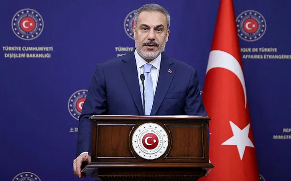 disisleri-bakani-hakan-fidan-isvecli-mevkidasi-billstrom-ile-gorustu-kuran-i-kerime-saldirilara-karsi-somut-ad-1690733415791.jpg Dışişleri Bakanı Hakan Fidan, İsveçli mevkidaşı Billström ile görüştü! "Kur’an-ı Kerim’e saldırılara karşı somut adım atın" - 1