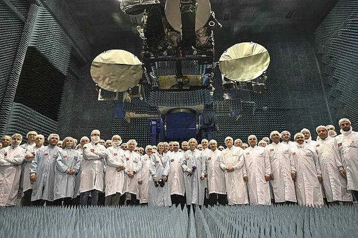 turksat-6a-uydusunun-uzaya-gonderilme-tarihi-belli-oldu-bakan-mehmet-fatih-kacir-bu-sozlerle-duyurdu-1711175011278.jpeg TÜRKSAT 6A uydusunun uzaya gönderilme tarihi belli oldu! Bakan Mehmet Fatih Kacır bu sözlerle duyurdu - 3