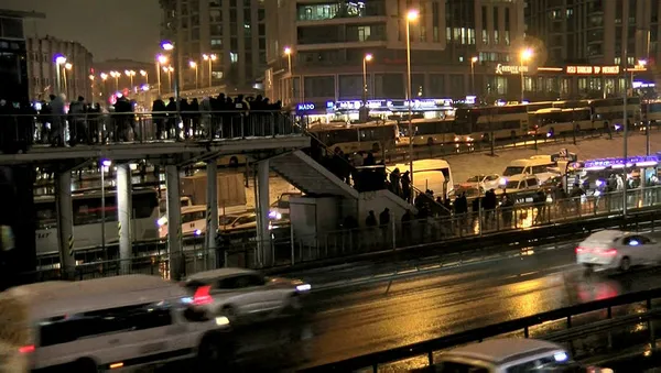 Son dakika: İstanbul'da toplu ulaşım araçlarında büyük yoğunluk - 7