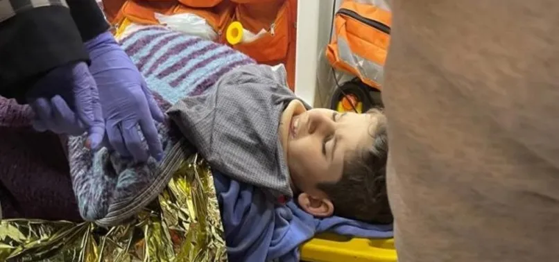 Depremde 260. saatte yeni mucize! Hatay'da 14 yaşındaki çocuk sağ olarak kurtarıldı