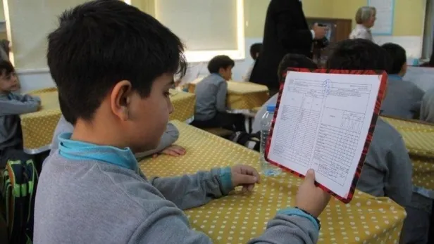 Karneler bugün saat kaçta dağıtılacak? Öğlenci öğrenciler karnelerini kaçta alacak? Okullar ne zaman başlayacak?