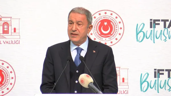 Milli Savunma Bakanı Hulusi Akar şehit aileleriyle iftarda bir araya geldi! Şehitlerimizin kanı yerde kalmadı