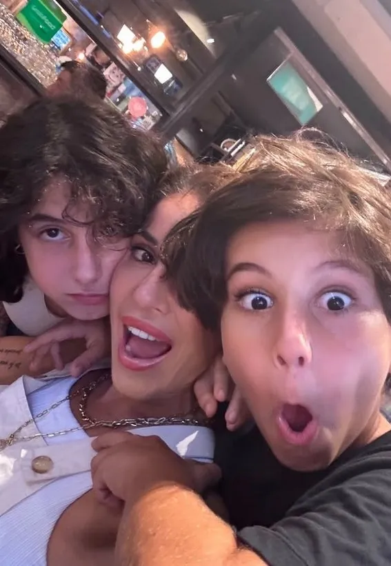 kanserle-mucadele-eden-irmak-unal-kuaforde-paylasti-aman-da-aman-1760175774738.jpg Kaynak: Instagram