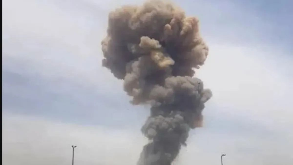 İran'ın en büyük limanında şiddetli patlama! Dumanlar gökyüzü kapladı | Bilanço ağır...