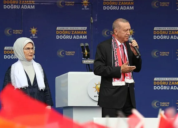 baskan-erdogandan-batman-mitinginde-onemli-aciklamalar-1683724014372.jpeg Başkan Erdoğan'dan Batman mitinginde Kemal Kılıçdaroğlu'na salvo: Ancak Kandil'e bahar getirir