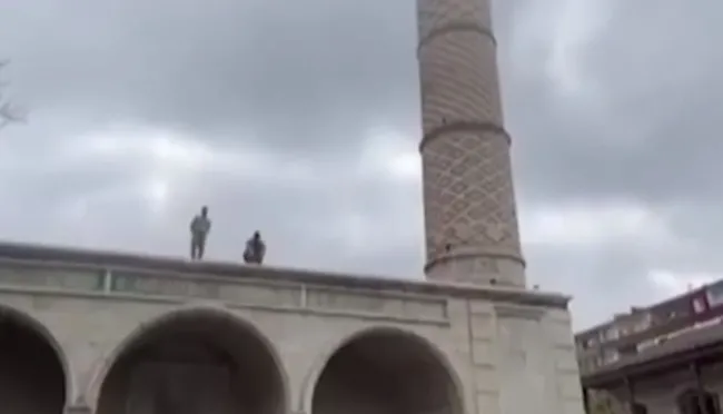 Şuşa’daki tarihi Yukarı Gövher Ağa Camisi’nde 28 yıl aradan sonra cuma namazı kılındı