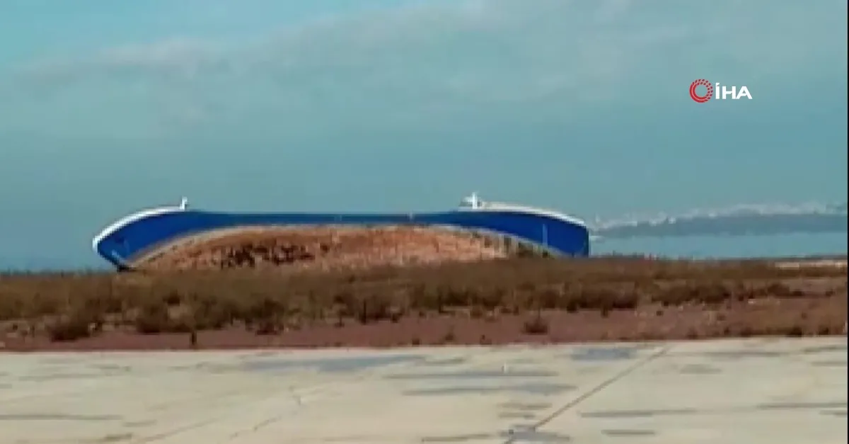 Yalova'da fırtına gemiyi yan yatırdı |Video