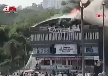 Hindistan'da feci yangın: 12 ölü