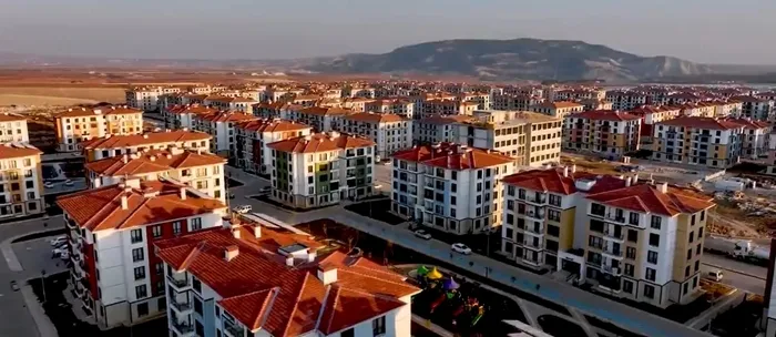 bakan-kurumdan-deprem-konutlari-mesaji-yeni-yilda-tum-depremzedeleri-yuvalarina-kavusturacagiz-1735666078713.jpeg Bakan Kurum'dan depremzedelere yeni yıl mesajı! "Kardeşlerimizi yuvalarına kavuşturacağız" - 1