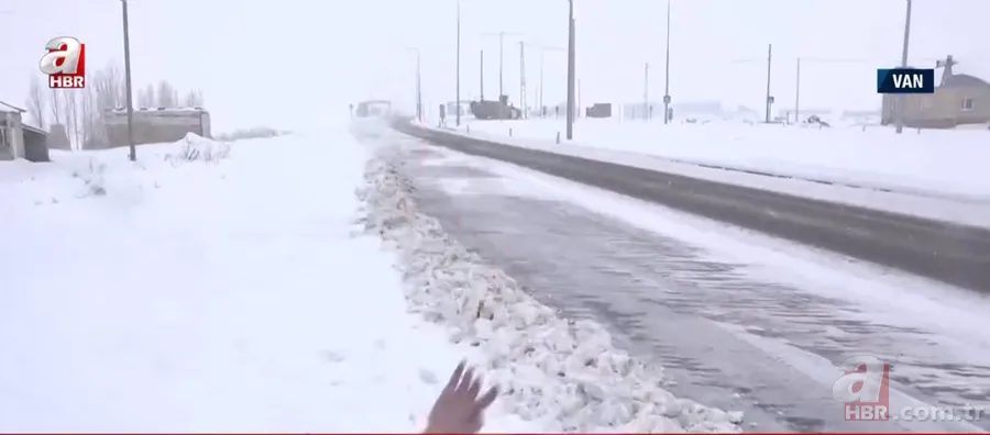 Çanakkale'de yoğun kar ve tipi! Buz pistine dönen yolda zorlu yayın... A Haber muhabiri Tayfun Er son durumu aktardı 24