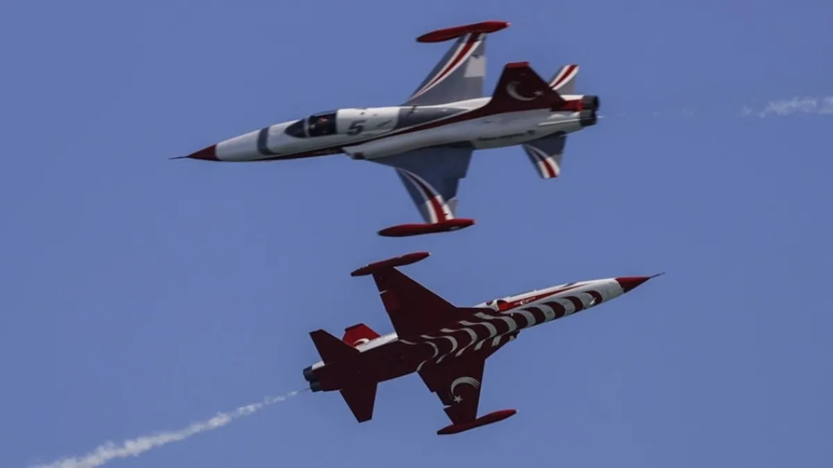 Türk Yıldızları prova uçuşuyla mest etti