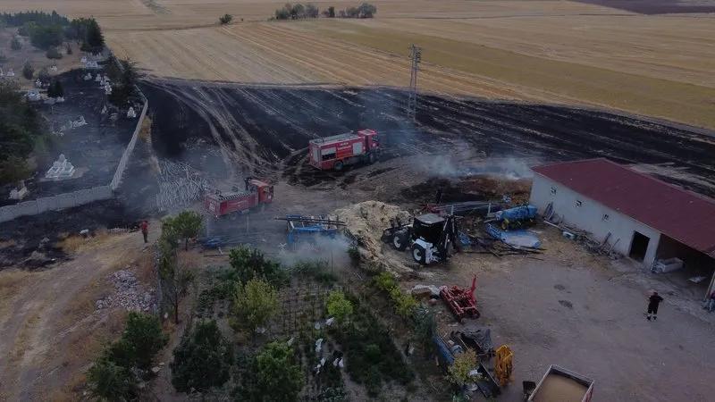 Çorum’da elektrik direğinden çıkan kıvılcımlar yangına yol açtı: 3 ayrı nokta yandı