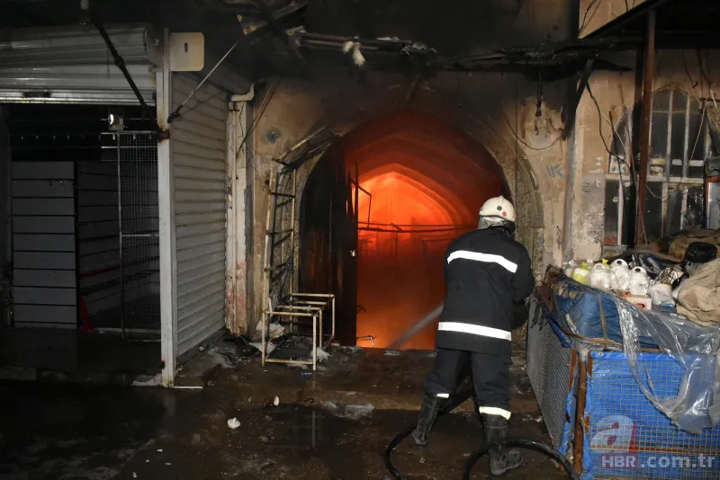 Osmanlı'nın 200 yıllık emanetiydi! Çok sayıda dükkan yandı... 3