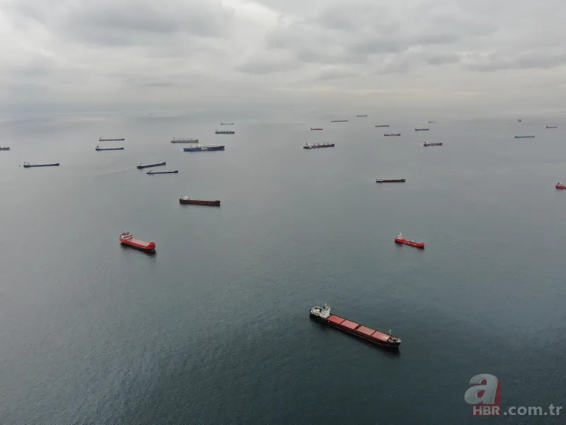 Zeytinburnu açıkları, gemi yoğunluğundan adeta limana döndü! 12