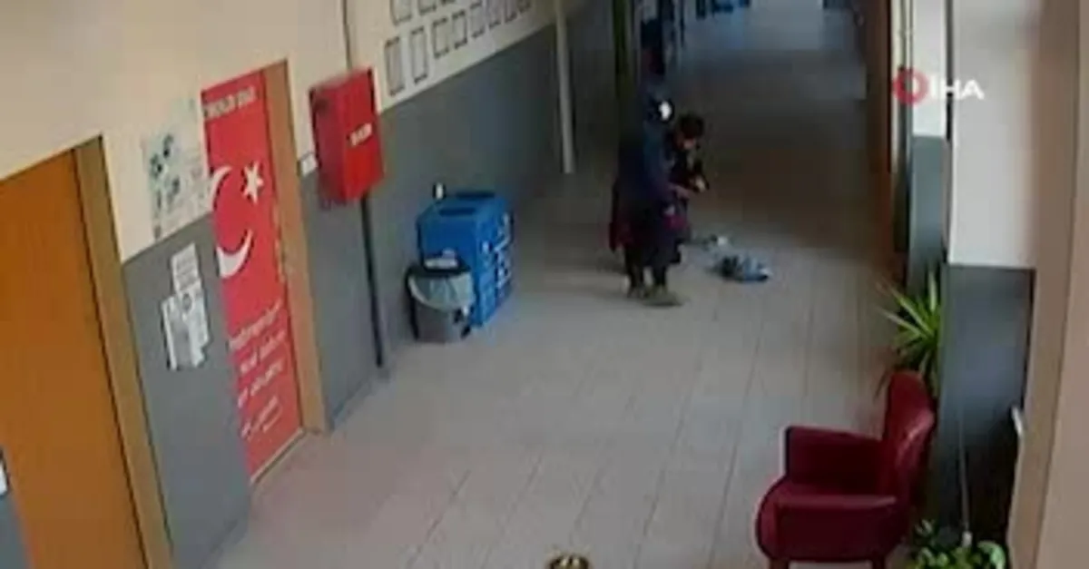 Bunlar nasıl çocuk! Okuldan 5 bin TL çalıp kayıplara karıştılar!